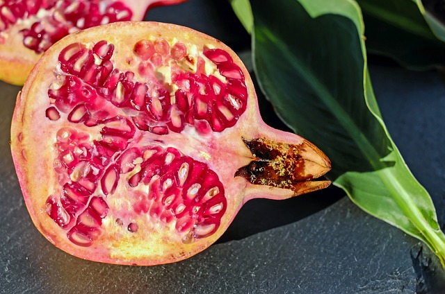 e833b50821f7013ecd0b470de7444e90fe76e7d519b311449cf0c5_640_Pomegranates