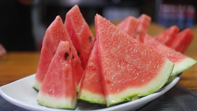 eb36b80a20f4053ecd0b470de7444e90fe76e7d519b0154893f9c2_640_watermelon